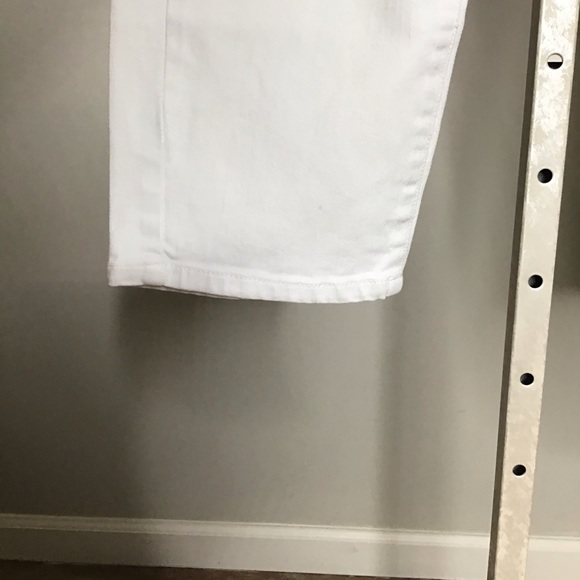 The Limited 917 Jeans White Capris - Picture 4 of 14